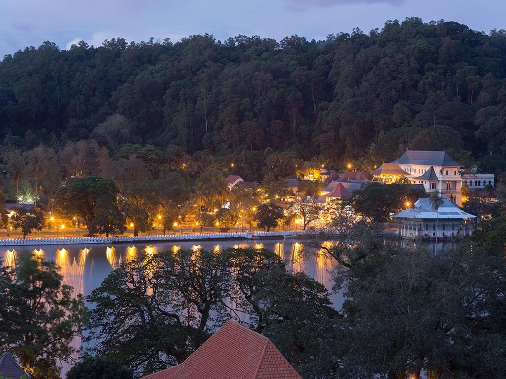Heaven Seven Kandy Ngoại thất bức ảnh